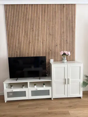 Una televisión o centro de entretenimiento en Isabella