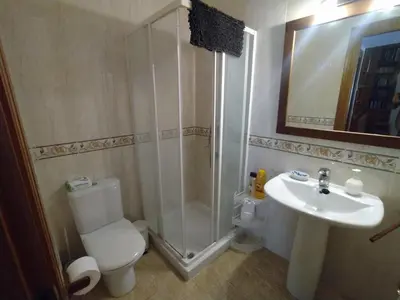 Un baño de Apartamento coqueto con terraza junto al mar