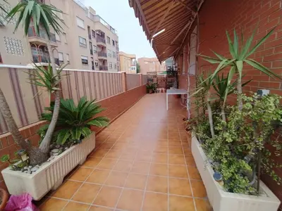 Plano de Apartamento coqueto con terraza junto al mar