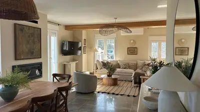 Una televisión o centro de entretenimiento en Casa Rural Huerta Real