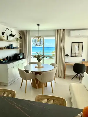 Una cocina o zona de cocina en La Calma - Seafront Penthouse