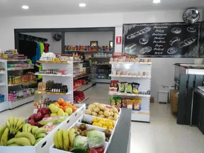 Supermercado u otro tipo de tienda en el camping o alrededores