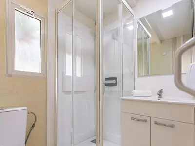 Un baño de Charmant Bungalow 5 Pers Avec Terrasse - API-1-52-1776