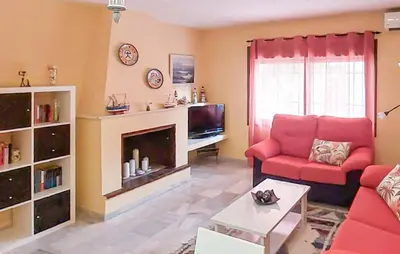 Una televisión o centro de entretenimiento en Lovely Home In Vera With Swimming Pool