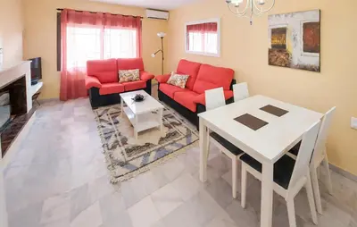Una televisión o centro de entretenimiento en Lovely Home In Vera With Swimming Pool
