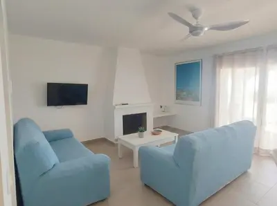 Una televisión o centro de entretenimiento en Apartamento 1ª Linea de la playa con Vistas al mar