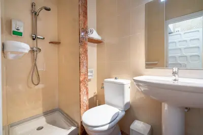 Un baño de BF Rooms Carboneras