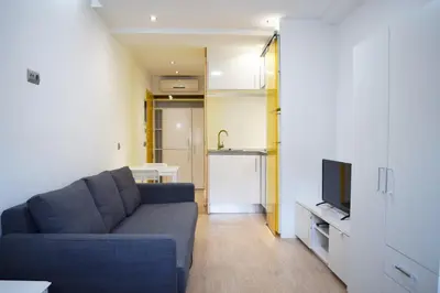 Una televisión o centro de entretenimiento en Hotel Mirablau