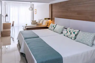 Cama o camas de una habitación en Mediterraneo Bay Hotel & Resort
