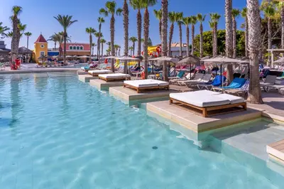 Piscina en o cerca de Mediterraneo Bay Hotel & Resort