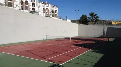 Instalaciones para jugar a tenis o squash en Al Andalus Thalassa I VERARENTAL-COM o alrededores