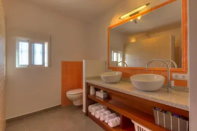 Un baño de Villa Damara