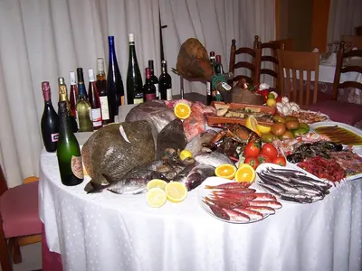Comida en o cerca de este hotel