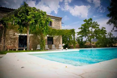 Piscina en o cerca de Caserío Lo Bulle