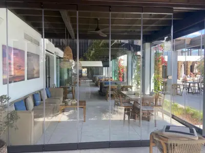 Un restaurante o sitio para comer en Apartamentos Macenas