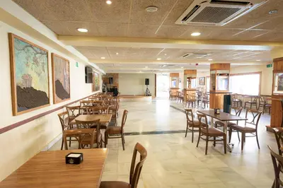 Un restaurante o sitio para comer en Destinos de Sol Roquetas de Mar - Montepío Minería