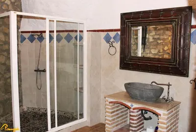 Un baño de Alojamientos Cuevas Pinomojon