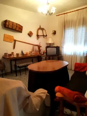 Una televisión o centro de entretenimiento en Cueva El Murallon Benamaurel