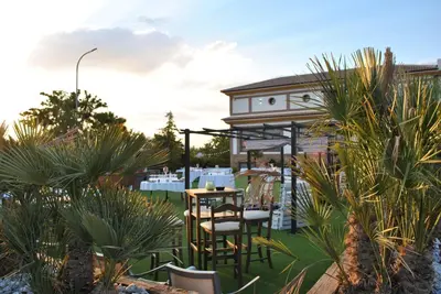 Jardín al aire libre en Hotel Restaurante Dama de Baza