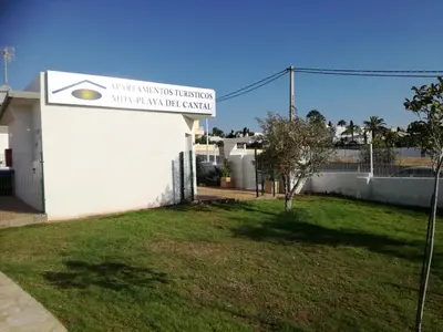Edificio en el que se encuentra el apartahotel