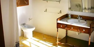 Un baño de Las Chimeneas