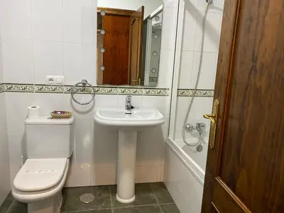 Un baño de Hostal Restaurante La Curva