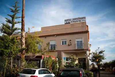 Edificio en el que se encuentra el hostal o pensión