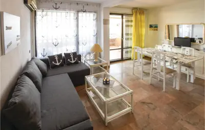 Zona de estar de 2 Bedroom Cozy Apartment In Aguadulce