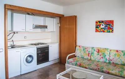 Una cocina o zona de cocina en 2 Bedroom Cozy Apartment In Aguadulce