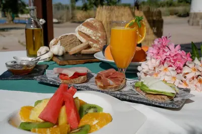 Comida en o cerca de este hotel