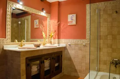Un baño de Balcón de Válor