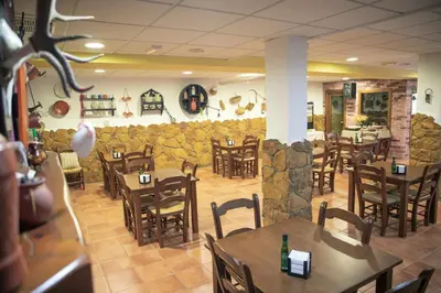 Un restaurante o sitio para comer en Hospederia Rural Los Palmitos