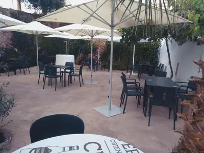 Un restaurante o sitio para comer en Hostal Rural Alba