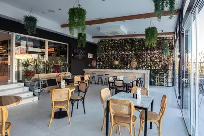 El salón o zona de bar de Hotel-Restaurante Jardines La Tejera