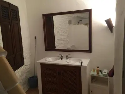 Un baño de Cueva Chelaja
