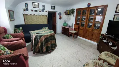 Una televisión o centro de entretenimiento en Cueva de la abuela