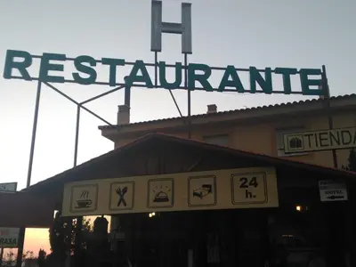 Certificado, premio, señal o documento que está expuesto en Hotel Mirasierra