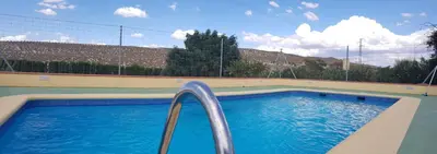 Piscina en o cerca de Cueva el Monteron