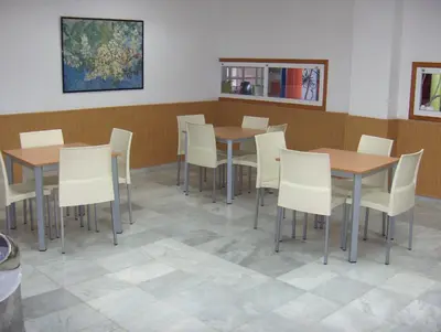 Un restaurante o sitio para comer en Albergue Inturjoven Almeria