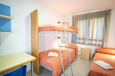 Cama o camas de una habitación en Albergue Inturjoven Almeria