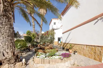 Jardín al aire libre en Hostal Manolo