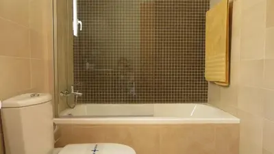 Un baño de Villa del Pez Azul