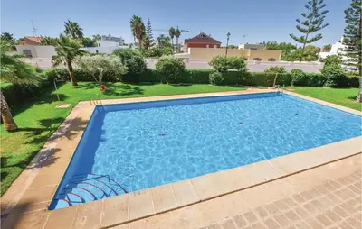 Piscina en o cerca de Lovely Apartment In Roquetas De Mar
