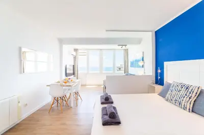 Zona de estar de Trendy Homes Paradise