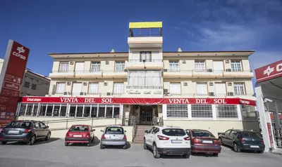 Edificio en el que se encuentra el hostal o pensión