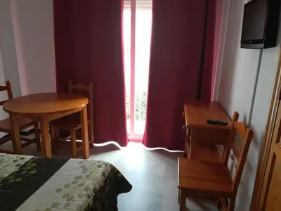 Una televisión o centro de entretenimiento en Hostal Sol Bahía San José
