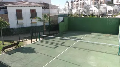 Instalaciones para jugar a tenis o squash en Vera Rental Thalassa II o alrededores