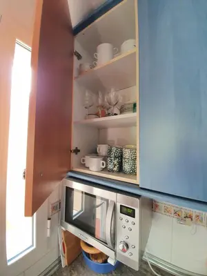 Una cocina o zona de cocina en casa luxury nudista