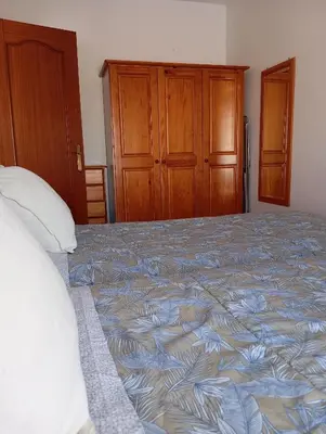 Cama o camas de una habitación en One-bedroom flat 200m from the beach