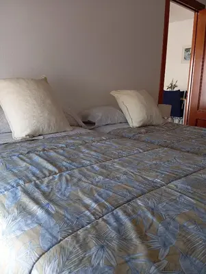Cama o camas de una habitación en One-bedroom flat 200m from the beach